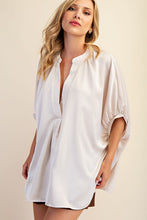 Load image into Gallery viewer, V neck satin
