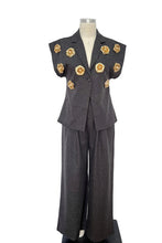 Load image into Gallery viewer, Gold flowers
