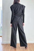 Load image into Gallery viewer, Gold flowers
