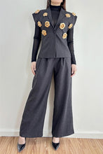 Load image into Gallery viewer, Gold flowers
